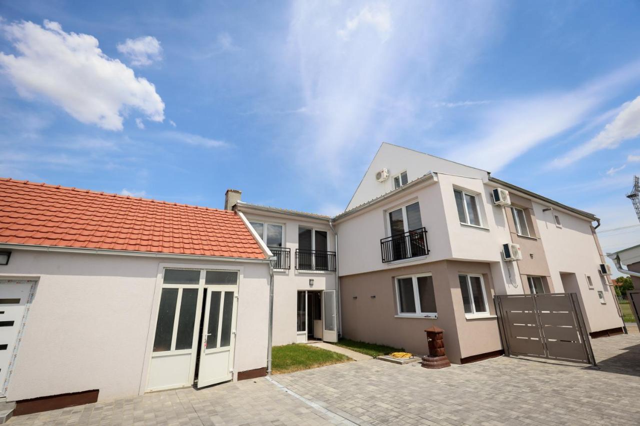 Domacin Komsijska Gostiona Zrenjanin Exterior foto